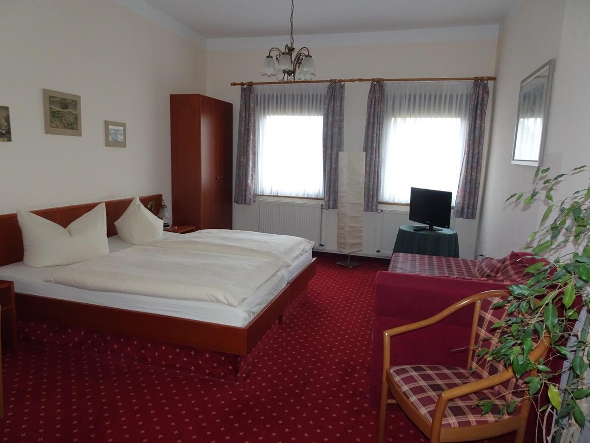 אייזנבאך Hotel & Gasthof Zum Loewen מראה חיצוני תמונה