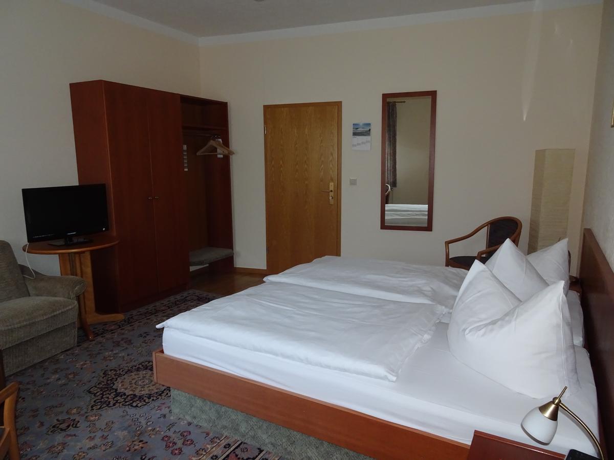 אייזנבאך Hotel & Gasthof Zum Loewen מראה חיצוני תמונה