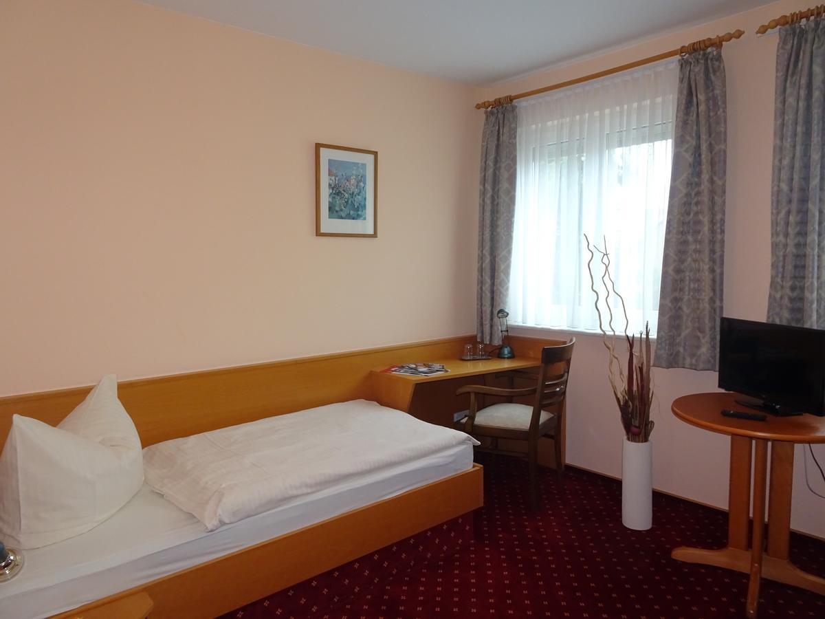 אייזנבאך Hotel & Gasthof Zum Loewen מראה חיצוני תמונה